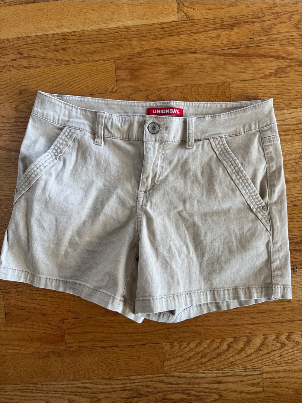 UNIONBAY Cream Casual Women's Shorts 98% cotton 11